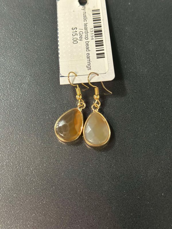 Grey teardrop earrings