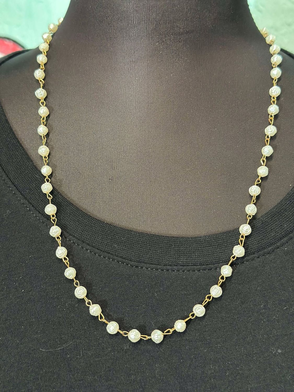 Rose Pattern Pearls on Gold
