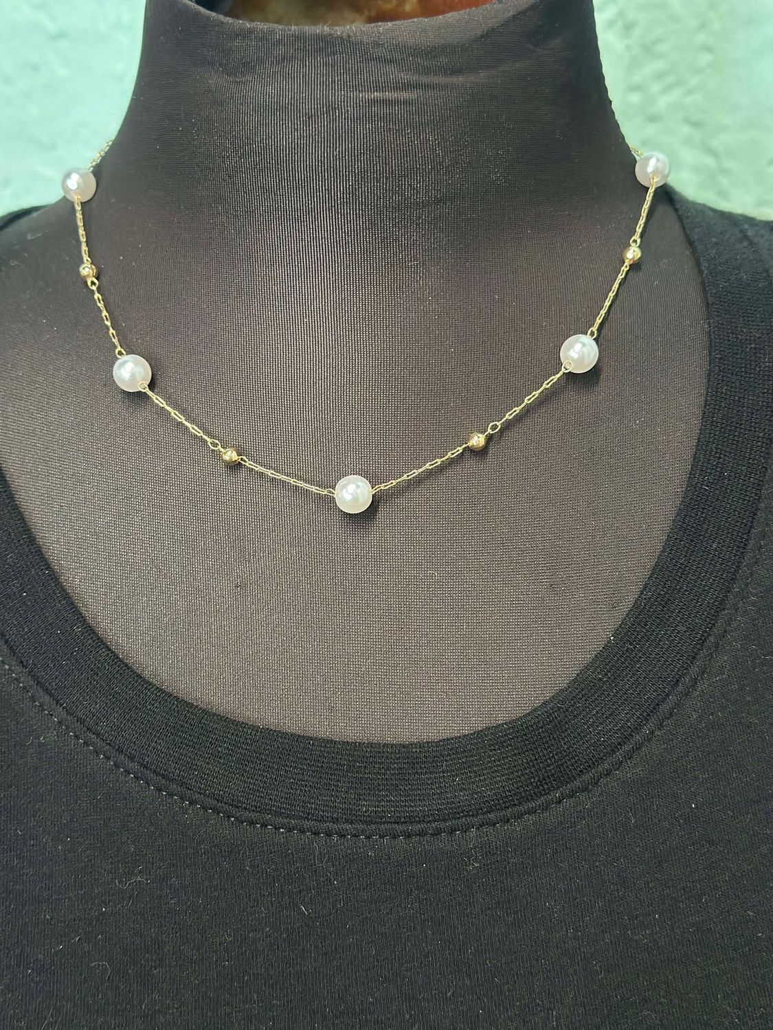 Gold and Pearl Short Necklace