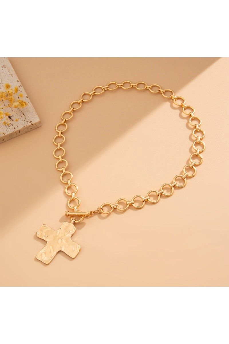 Cross Pendant Clasp Necklace, Color: Gold