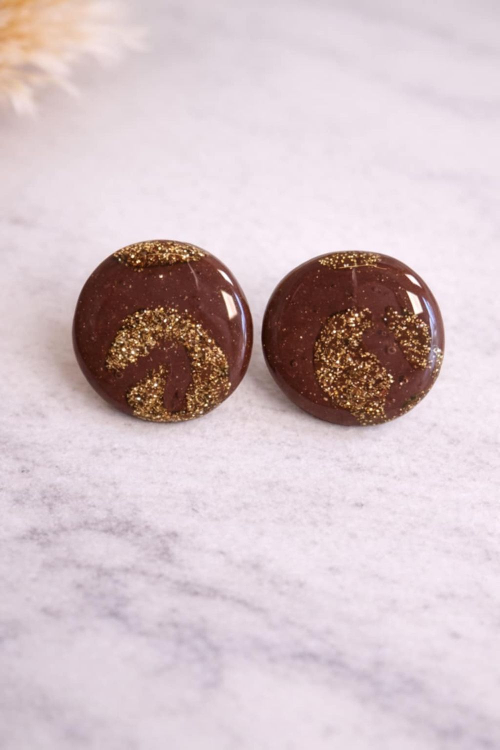 Clous d’oreilles Marron