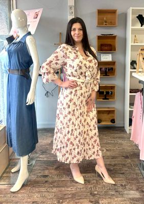 Robe fleurie avec ceinture
