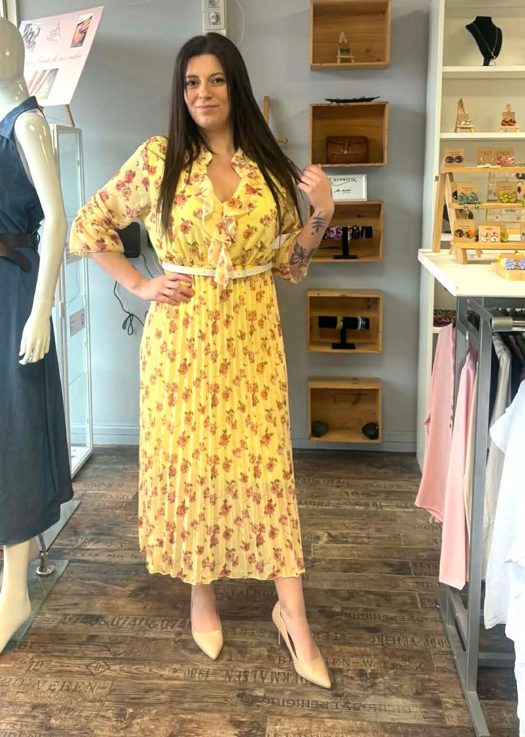 Robe fleurie avec ceinture
