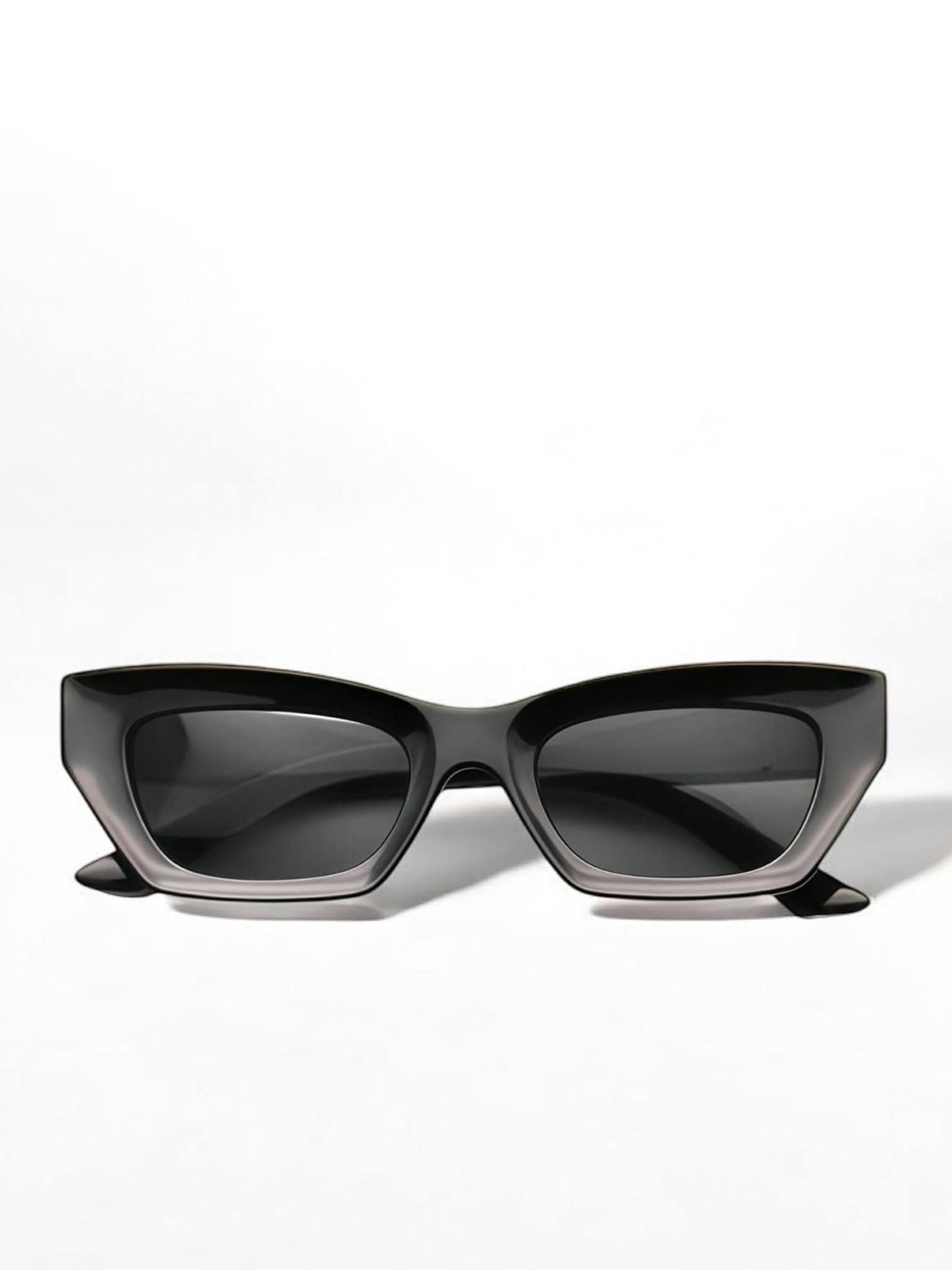 Lunettes de soleil noires et grises
