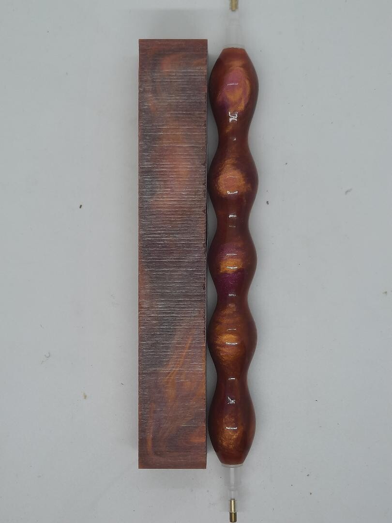 Golden Bubblegum - Handcrafted Custom Diamond Painting Pen
