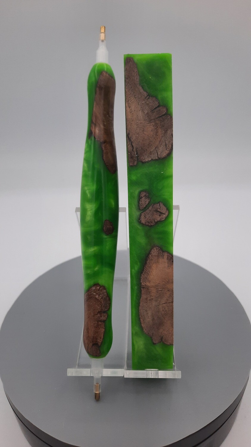 Light Green Grapevine - Handcrafted Custom Diamond Painting Pen