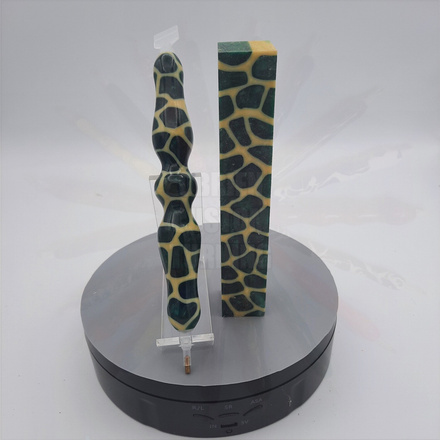 Emerald Green Giraffe - Handcrafted Custom Diamond Painting Pen