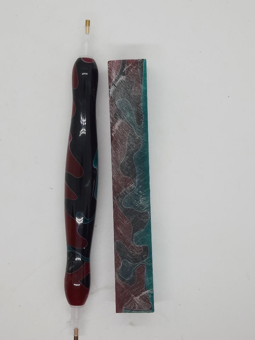 Pink, Maroon, and Green - Handcrafted Custom Diamond Painting Pen