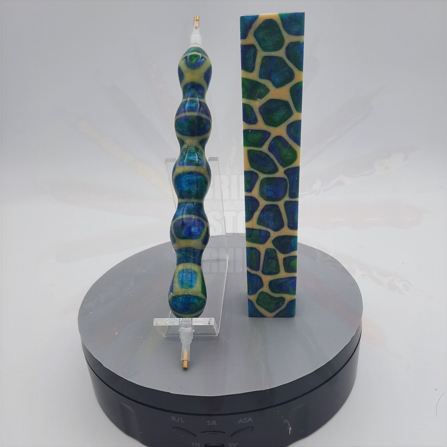 Blue Green Giraffe - Handcrafted Custom Diamond Painting Pen