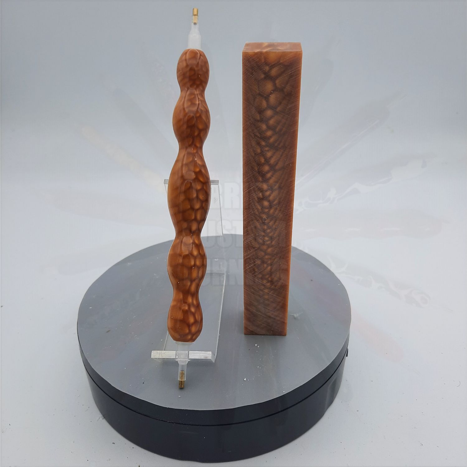 Juma Gilded Scales (Gold) - Handcrafted Custom Diamond Painting Pen