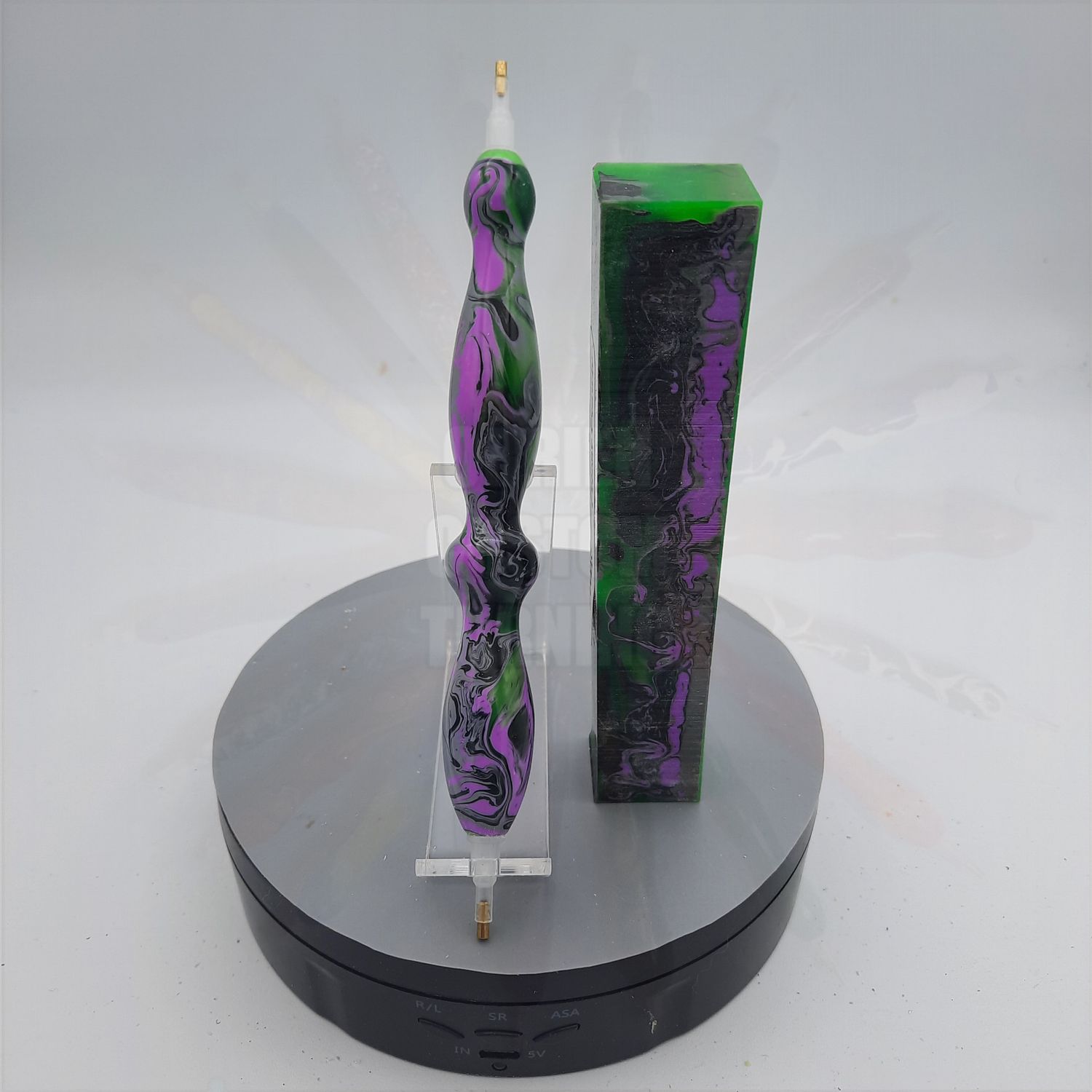 Creepy Crawly Graffiti Melt - Handcrafted Custom Diamond Painting Pen