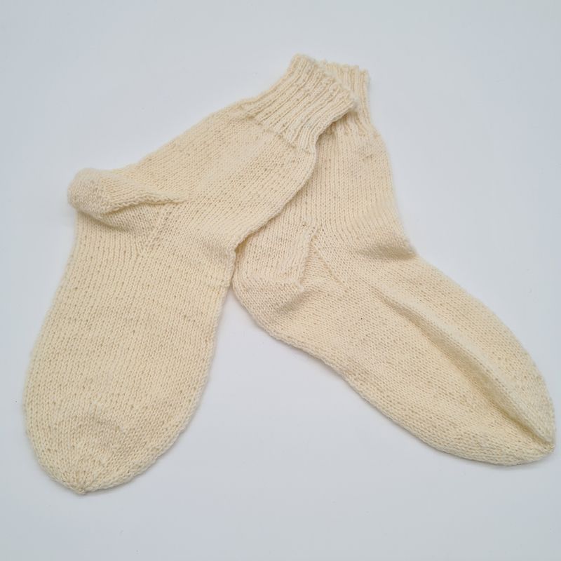 Handgestrickte Socken – verschiedene Farben & Größen