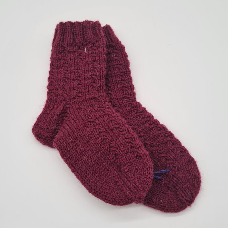 Handgestrickte Socken – verschiedene Farben & Größen