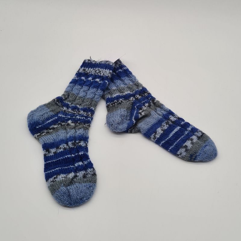 Handgestrickte Socken – verschiedene Farben & Größen
