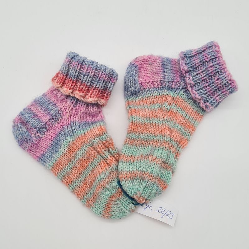 Handgestrickte Socken – verschiedene Farben & Größen
