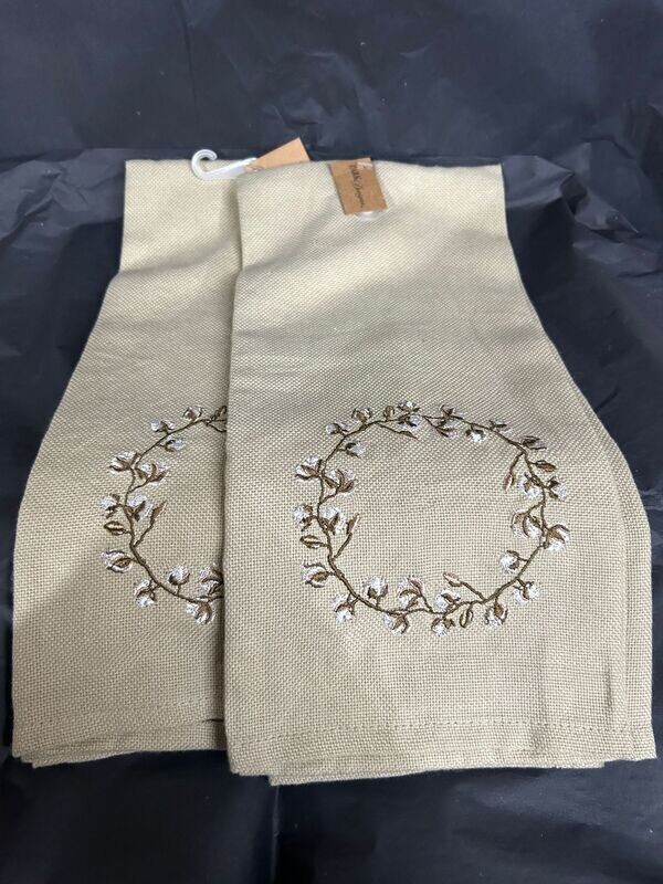 Cotton wreath dishtowel