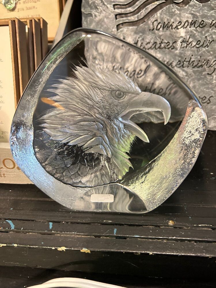 Eagle paper weight