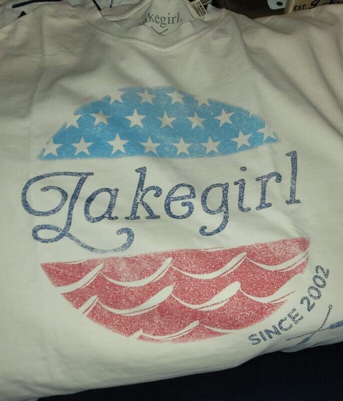 Lakegirl T-shirt size XL