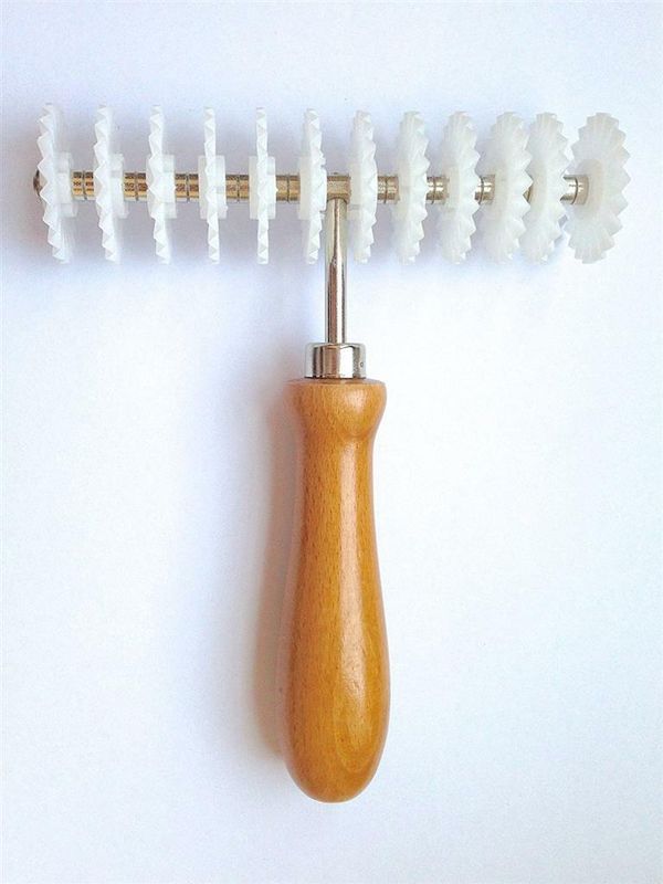 Rotella Tagliapasta 12 Lame Dentate 4 cm - Elettro Center