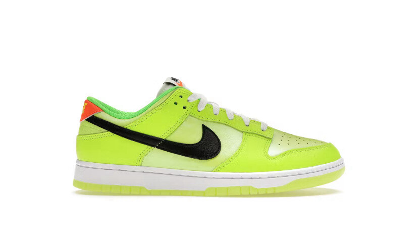 Nike Dunk Low SE Splash Volt