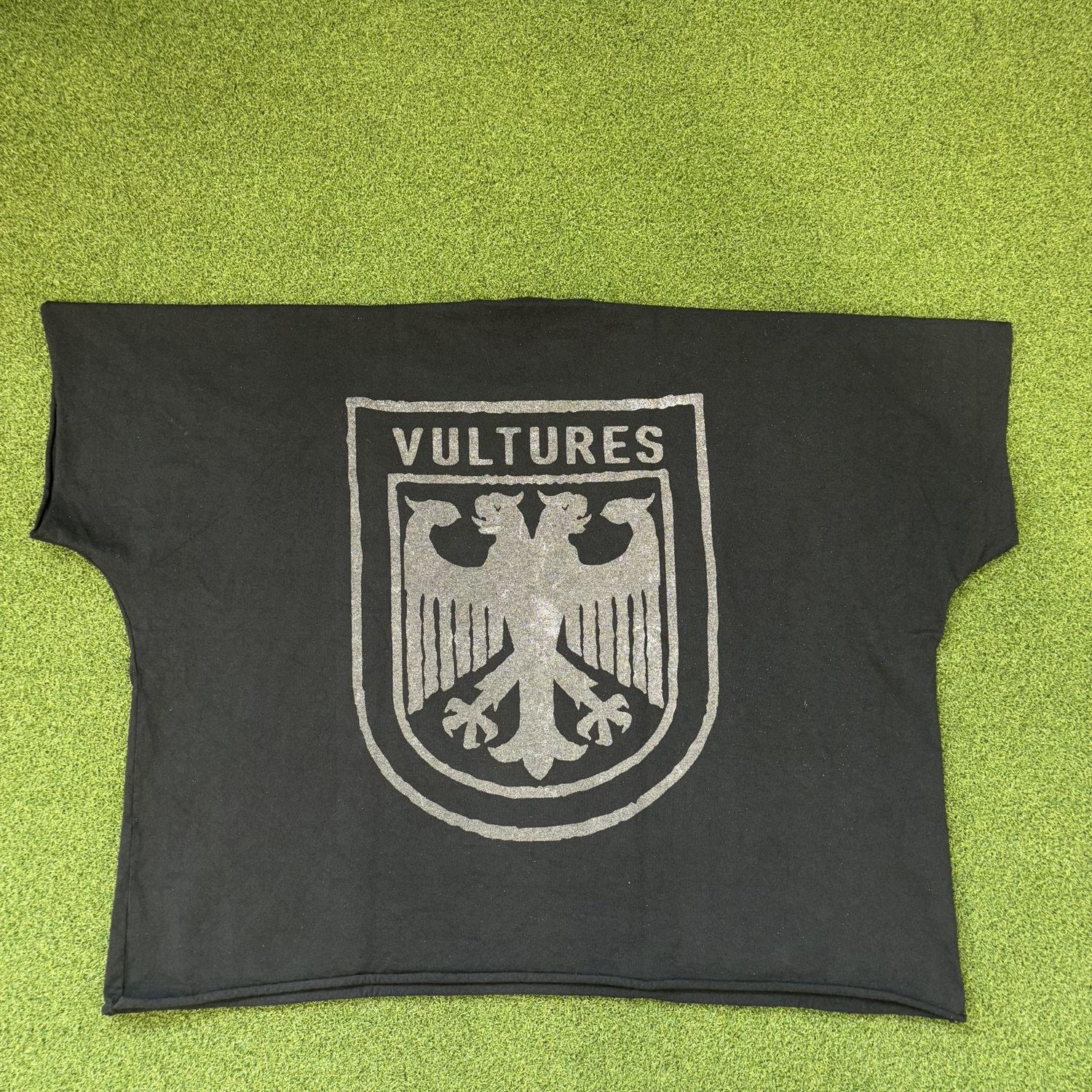 Vultures Short T2 (Black)
