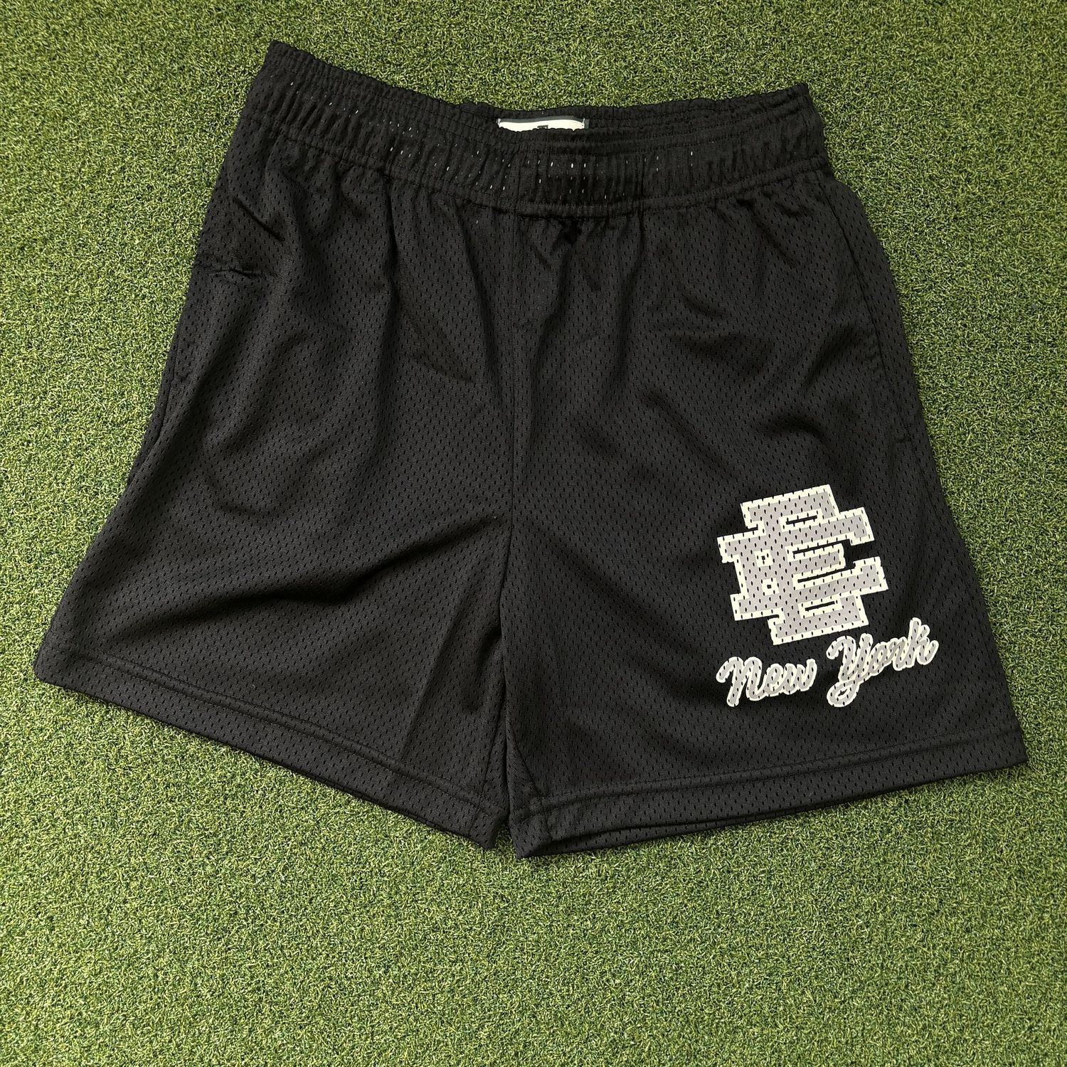 EE Shorts (New York/Black)