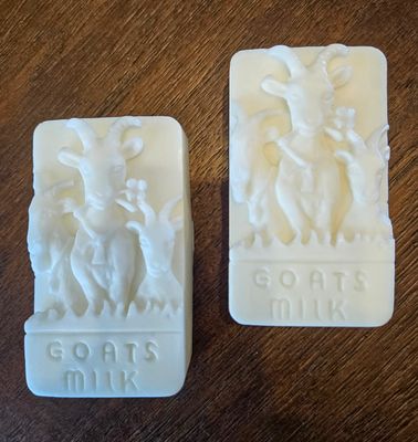 Farm Fresh Goat&#39;s Milk Bar