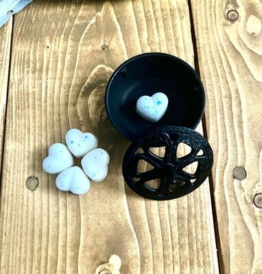 Wood Burner Cast Iron Stove Top Wax Warmer With 5 Scented Wax Melts.