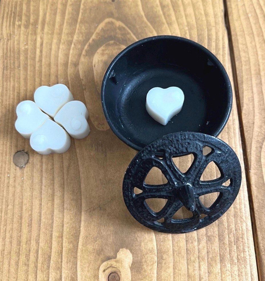 Cast Iron Stove Top Wax Warmer With 5 Wax melts Included