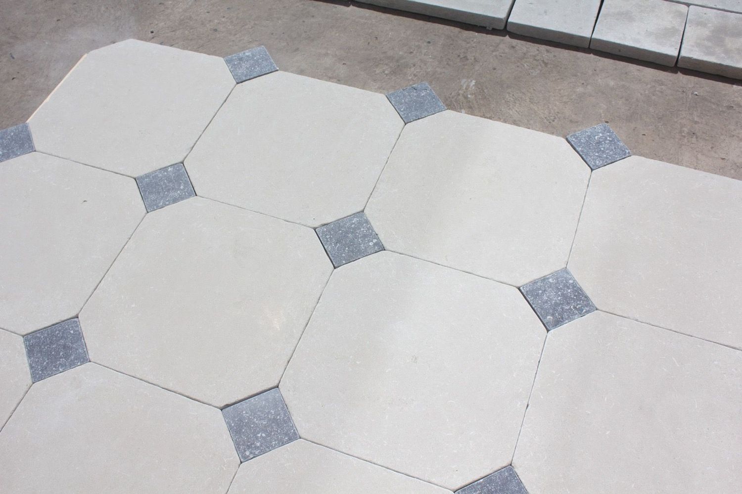 ATLAS BEIGE CLAIR VIEILLI CABOCHON Prix / m² PIERRE NATURELLE