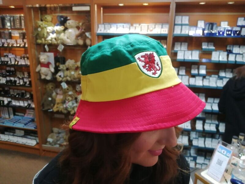 Yma O Hyd Bucket Hat