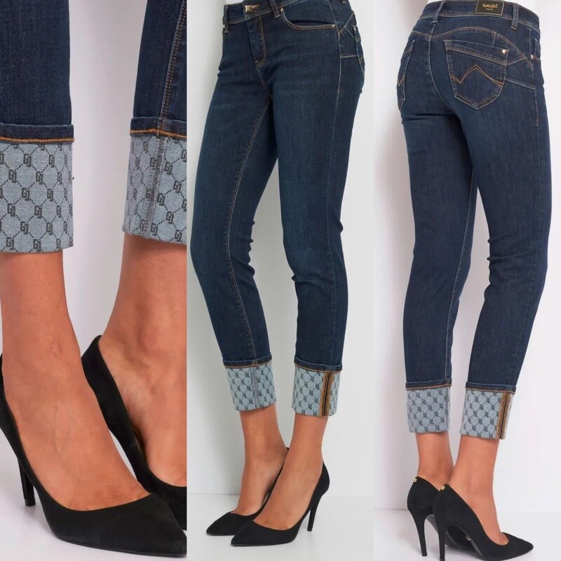 Jeans skinny con vuelta dibujo logo
