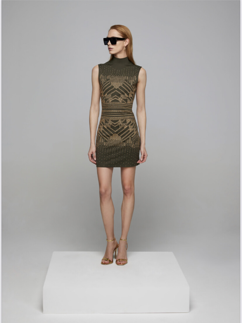 Vestido punto desmangado kaki tachas