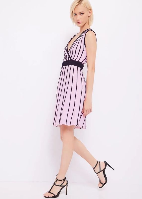 Vestido punto rosa escote v