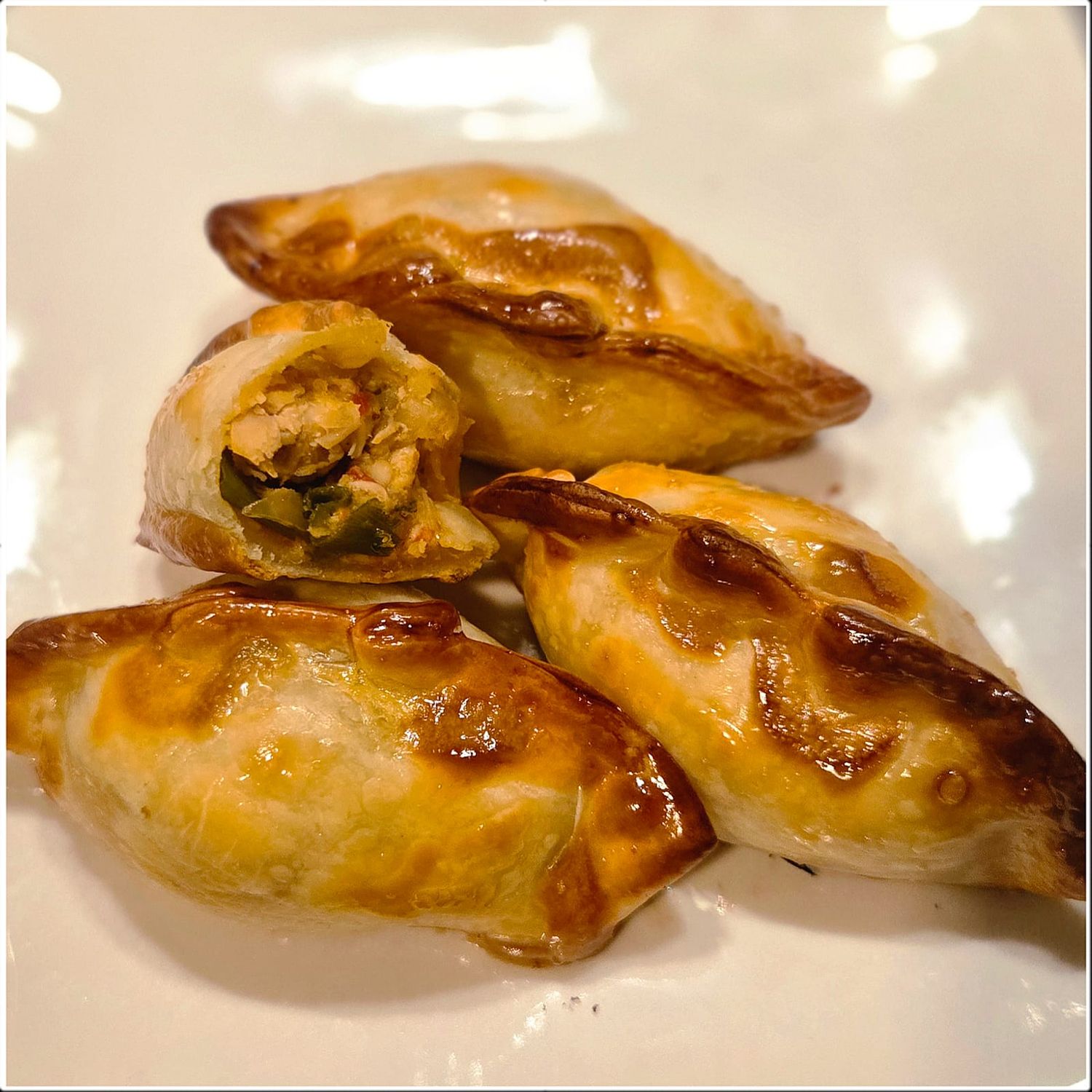 SNACK EMPANADAS - Chicken (12 UNITS)