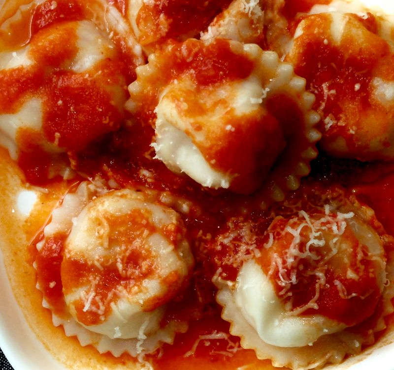 SORRENTINOS ARTESANALES DE JAMÓN Y MOZZARELLA CON SALSA FILETTO (8 UNIDADES)