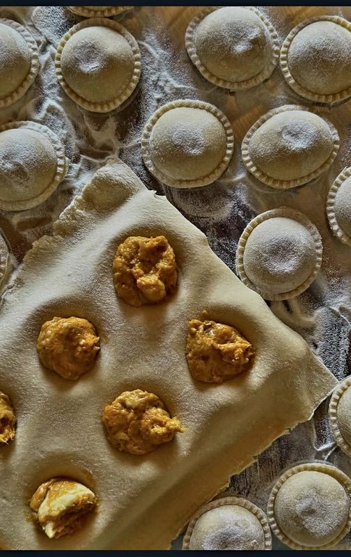 PUMPKIN HANDMADE SORRENTINOS WITH CREAM &amp; FILETTO SAUCE (8 UNITS.)