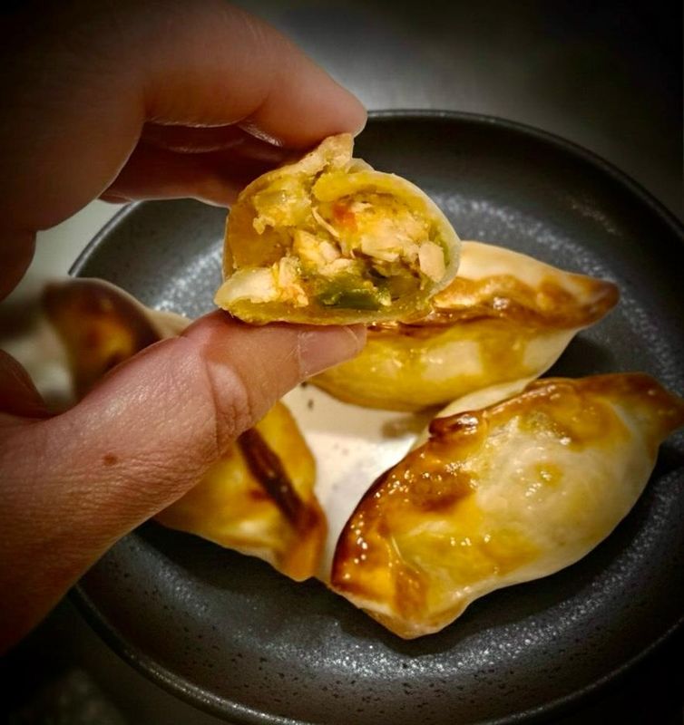 SNACK EMPANADAS - Chicken (12 UNITS)
