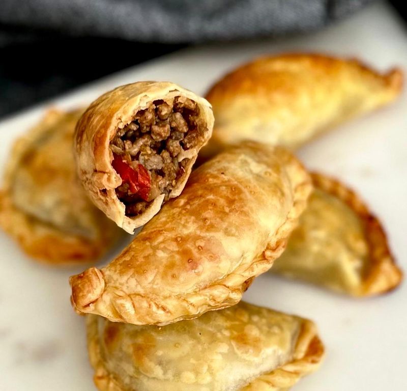 SNACK MIX EMPANADAS - Argentinian Beef (6 UNITS) / Chicken (6 UNITS)