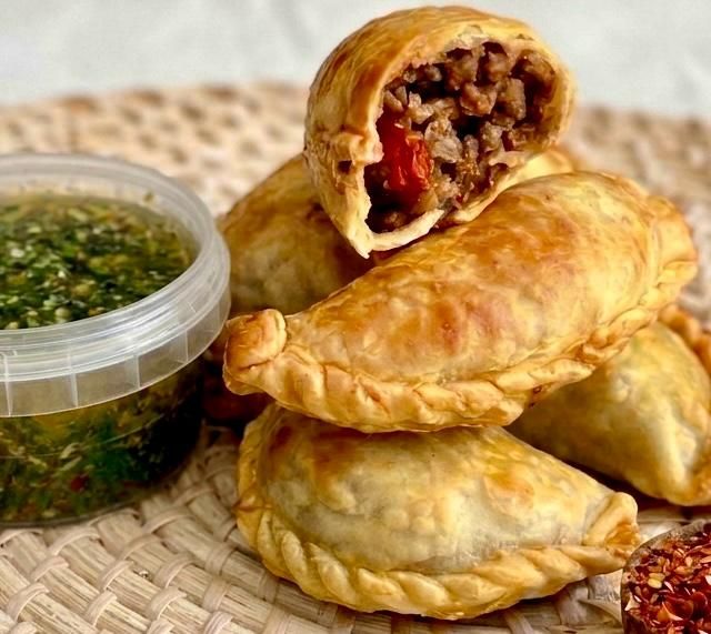 SNACK EMPANADAS Argentinian Beef (10 UNITS) + CHIMICHURRI (70GR)
