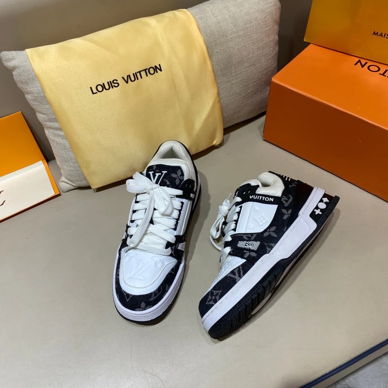 Sneakers Lv