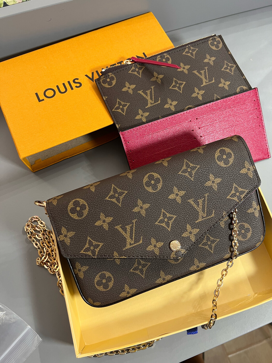 Pochette Lv 3 in 1