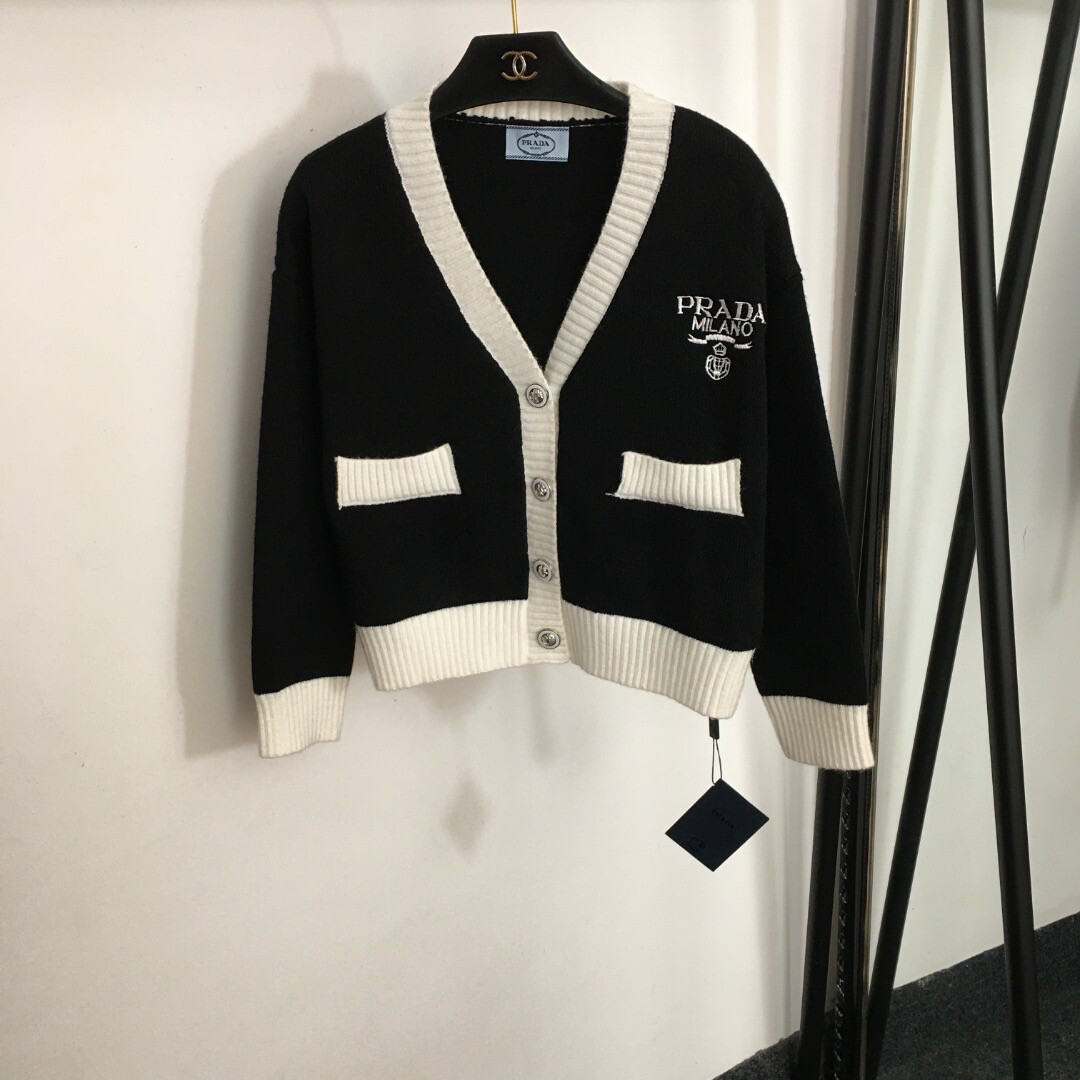 Cardigan panda