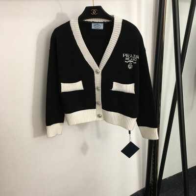Cardigan panda