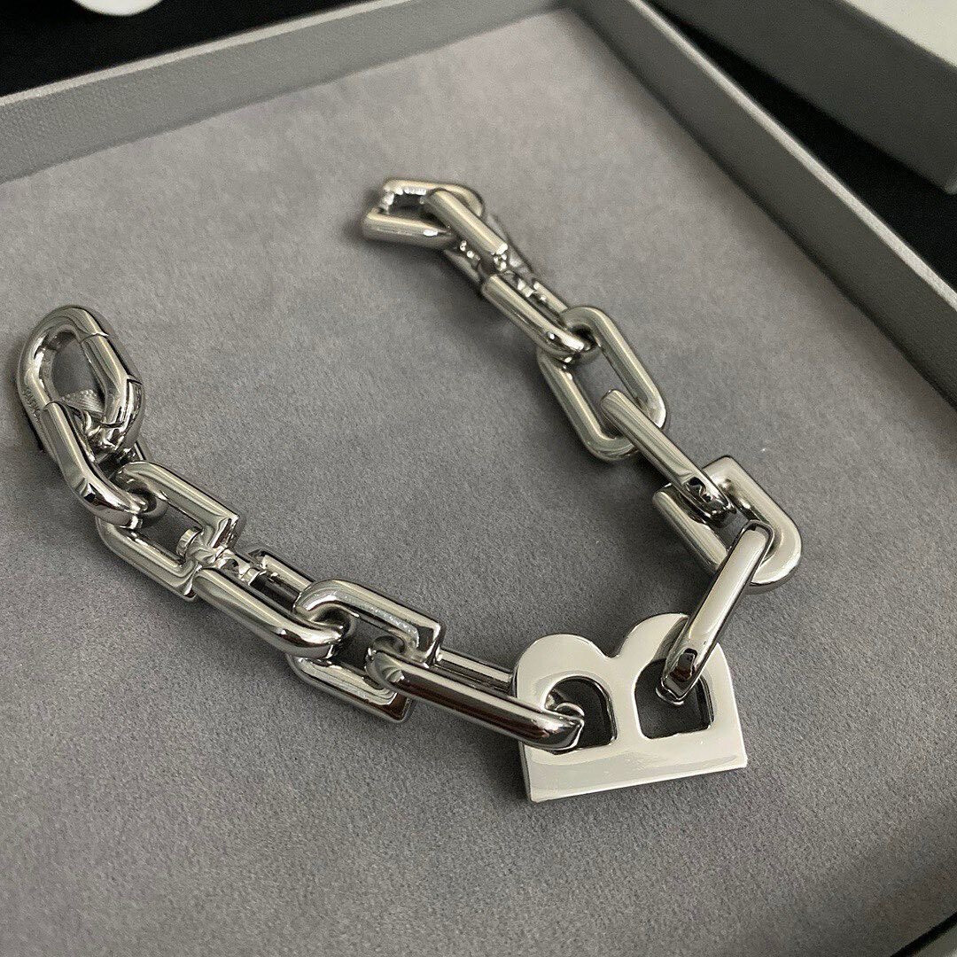 Bracciale B