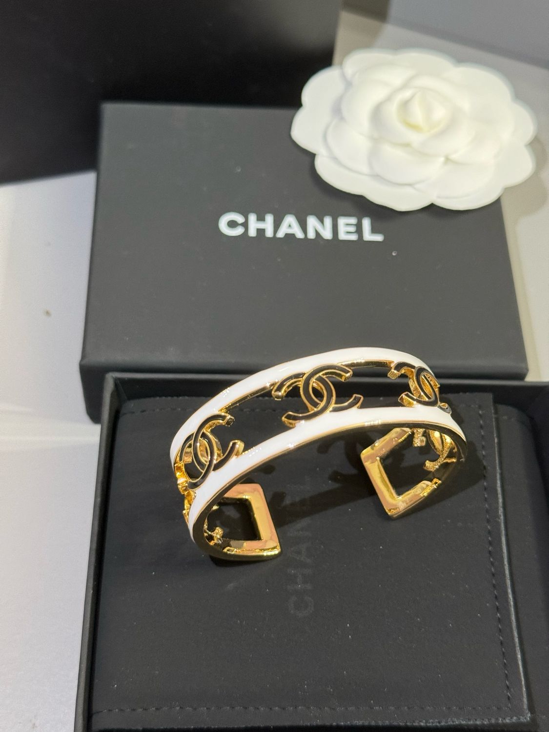 Bracciale bianco nero