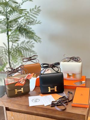 Borsa Constance H