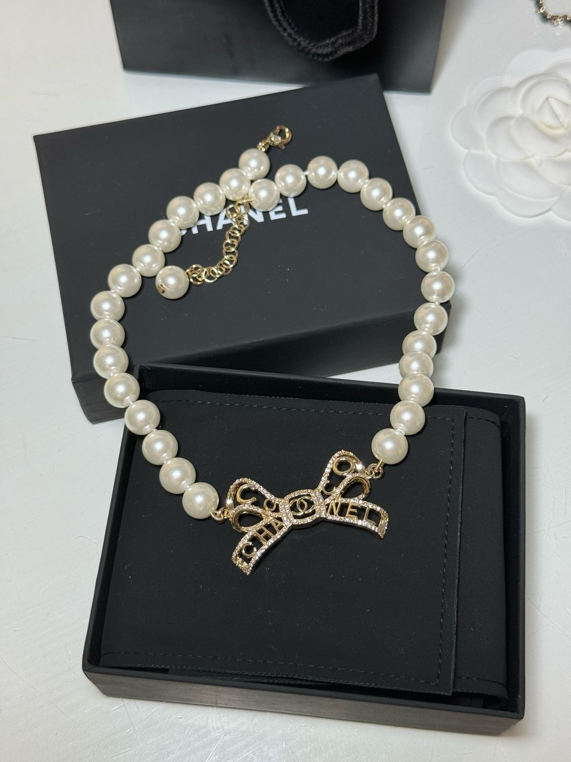 Collana perle fiocco