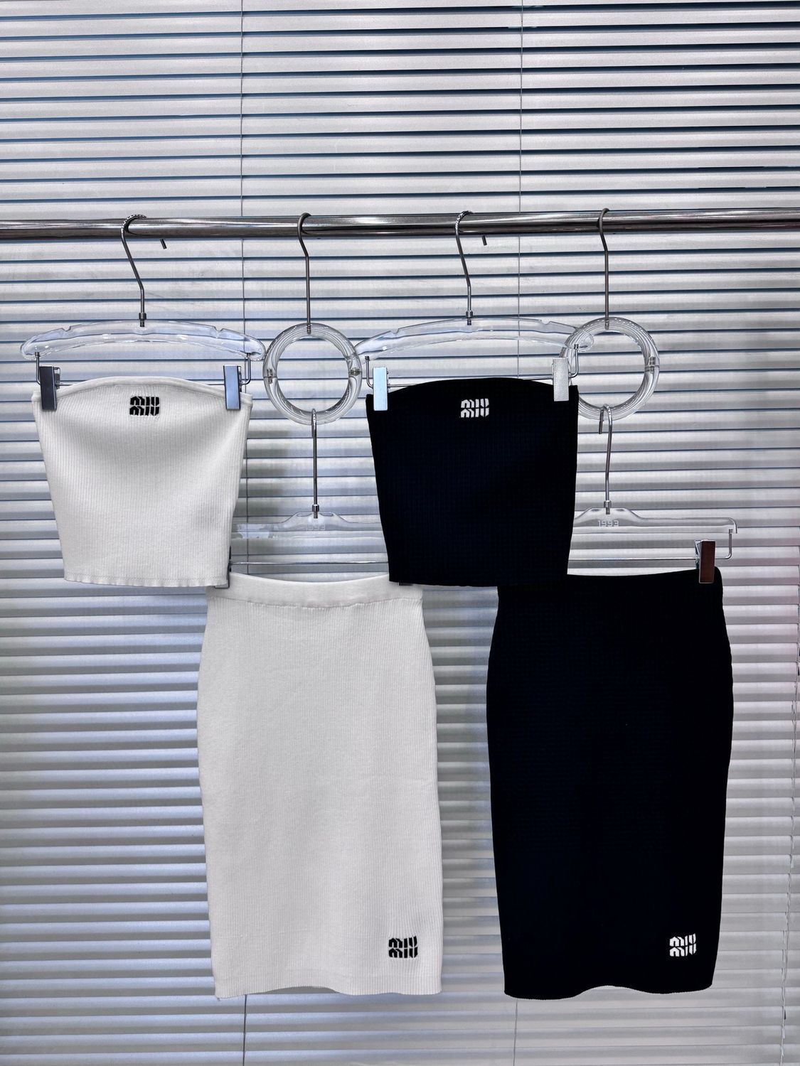 Set gonna e top miu