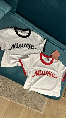T-shirt miu scritta 